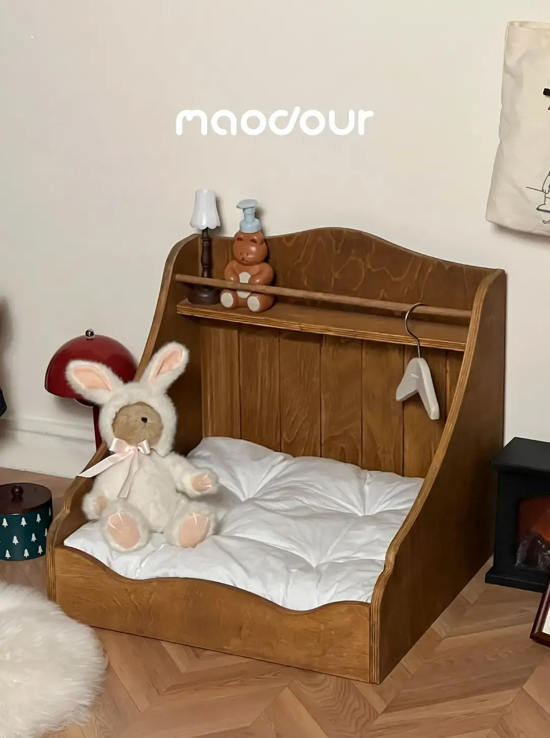 Nordic Vintage Solid Wood Pet Bed — construction detail 14