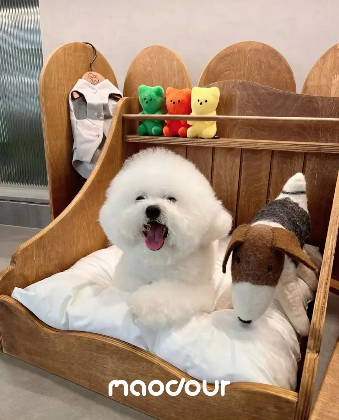 Nordic Vintage Solid Wood Pet Bed — construction detail 17