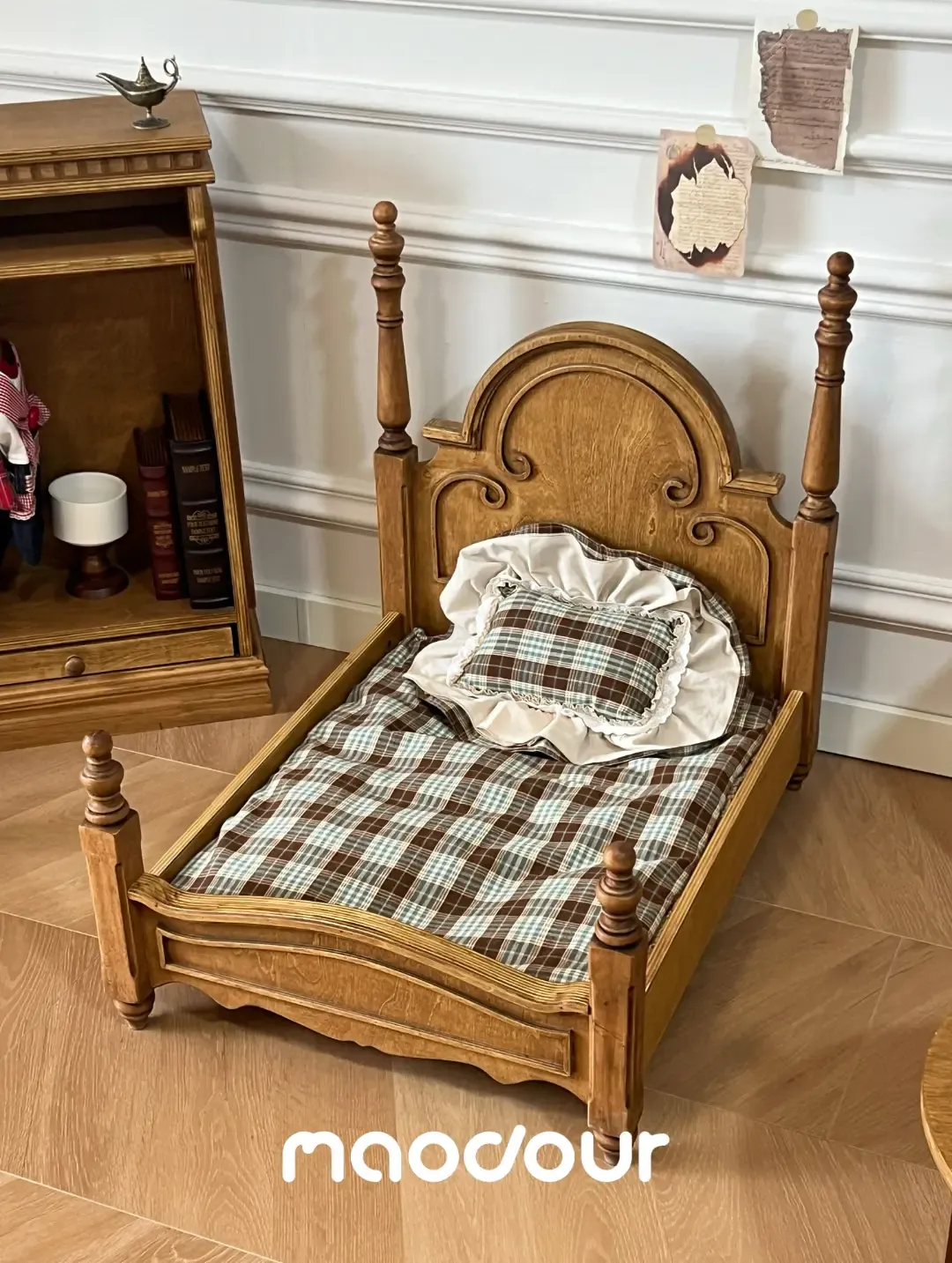 Anna princess vintage pet bed detail 4