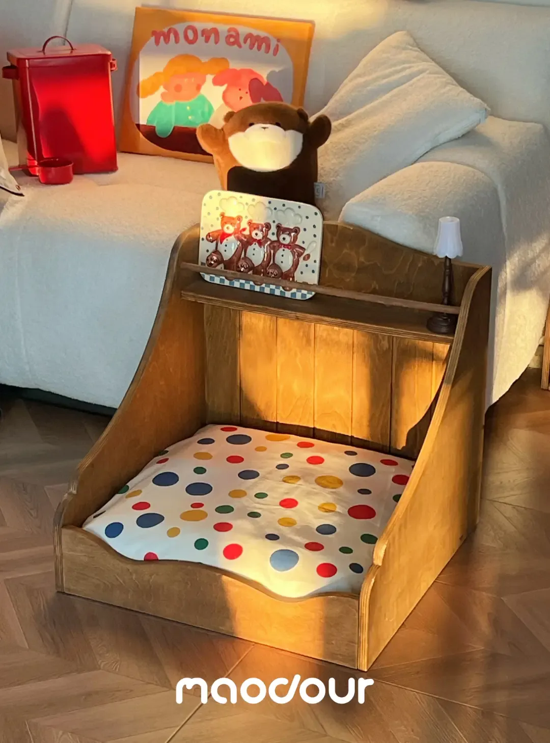 Nordic Vintage Solid Wood Pet Bed — construction detail 4
