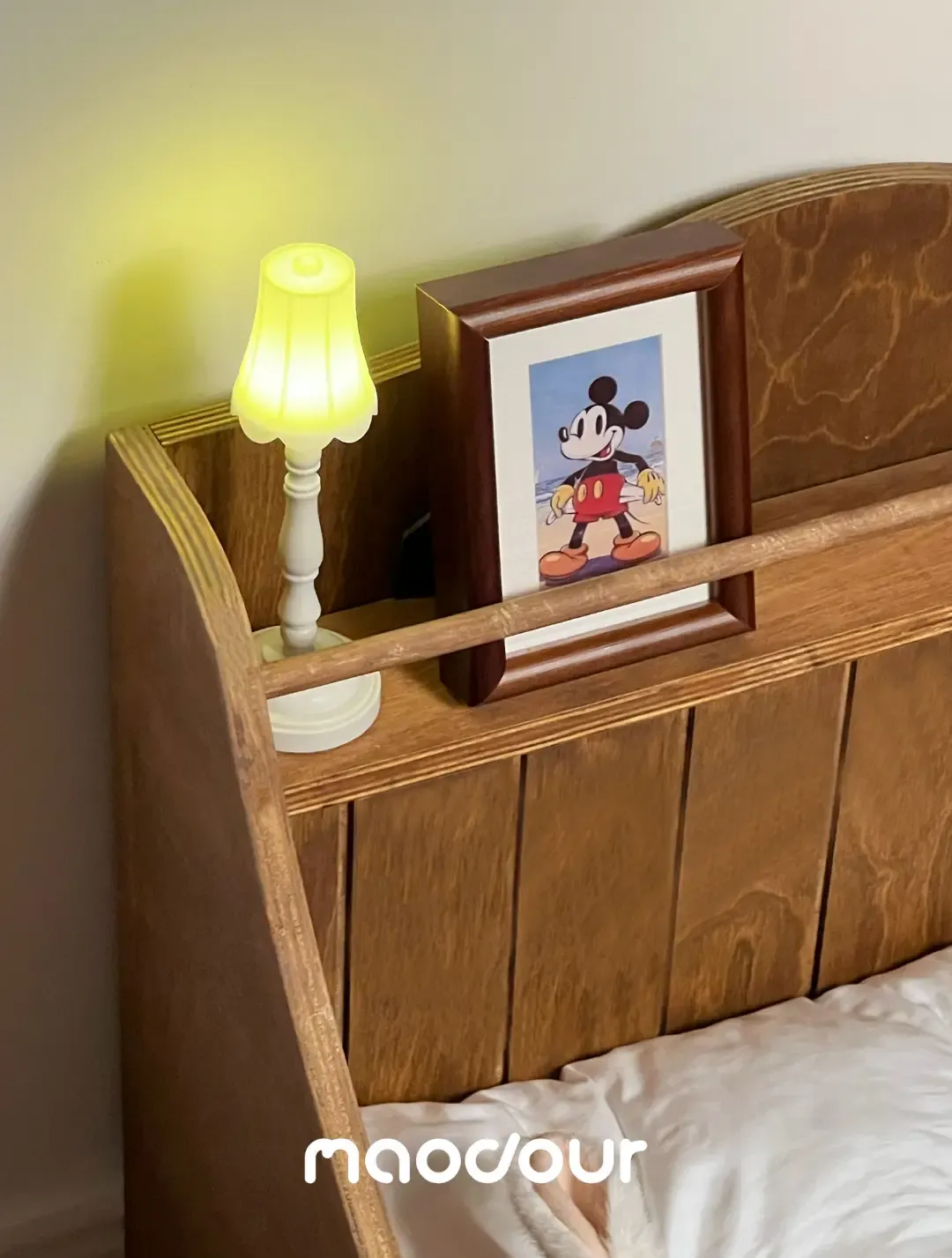 Nordic Vintage Solid Wood Pet Bed — construction detail 5