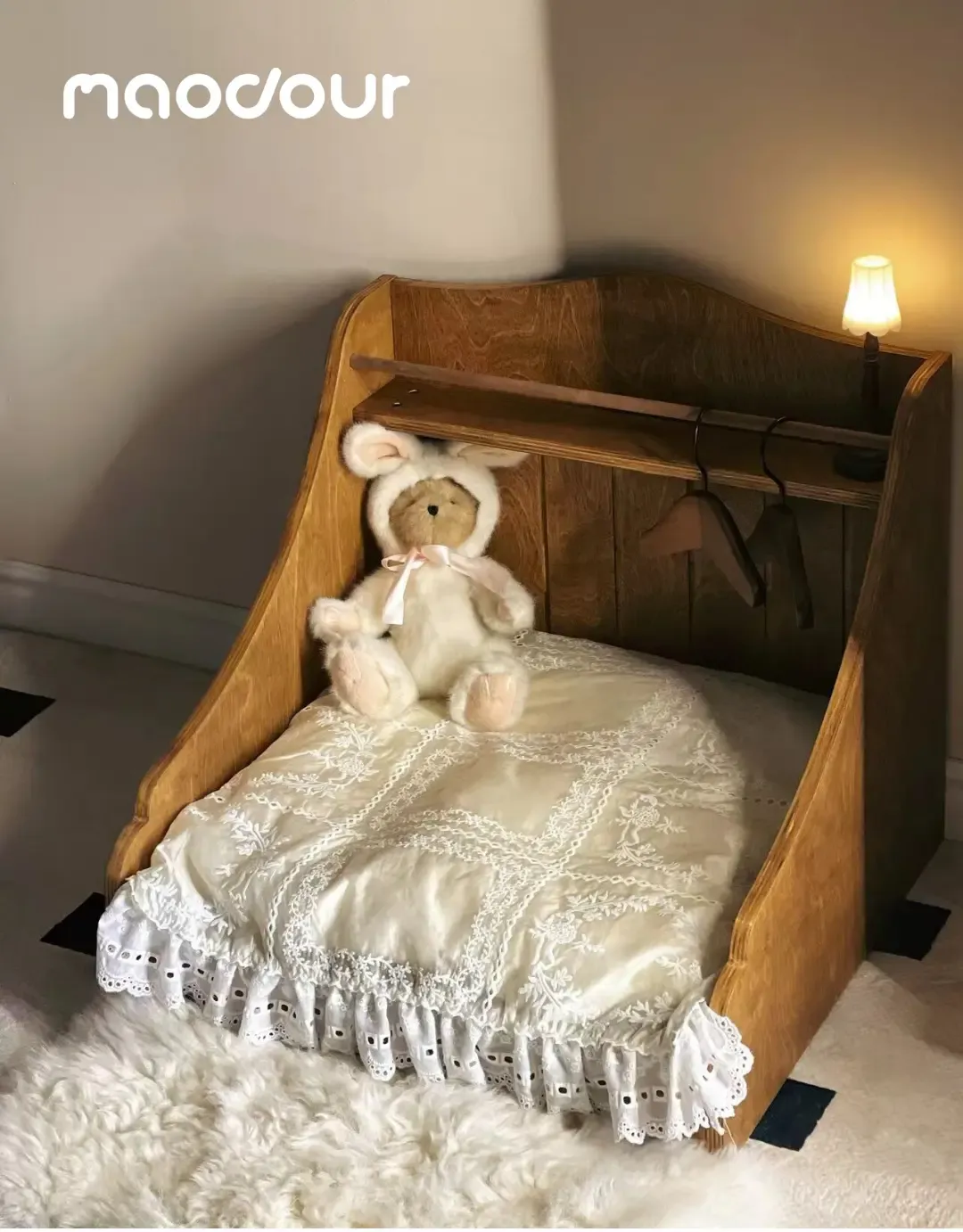 Nordic Vintage Solid Wood Pet Bed — construction detail 8