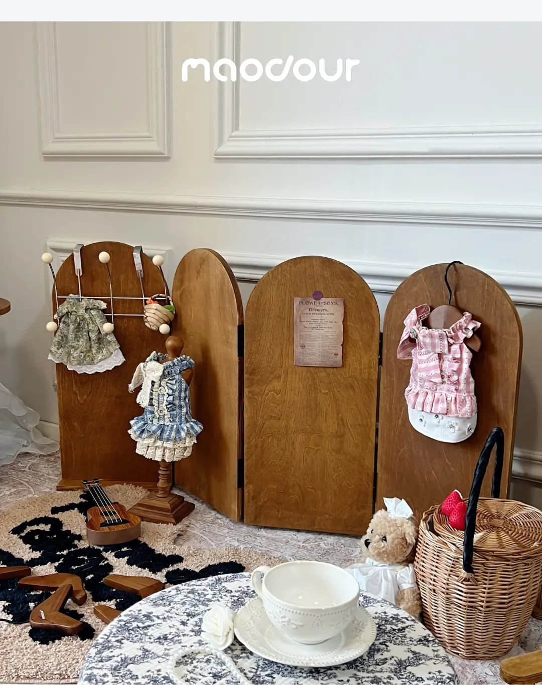 Vintage wooden pet screen divider detail 9