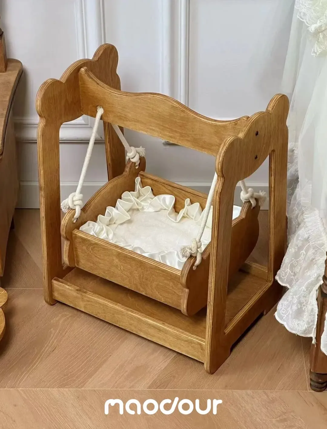 Bear Wooden Pet Swing Bed — construction detail 4