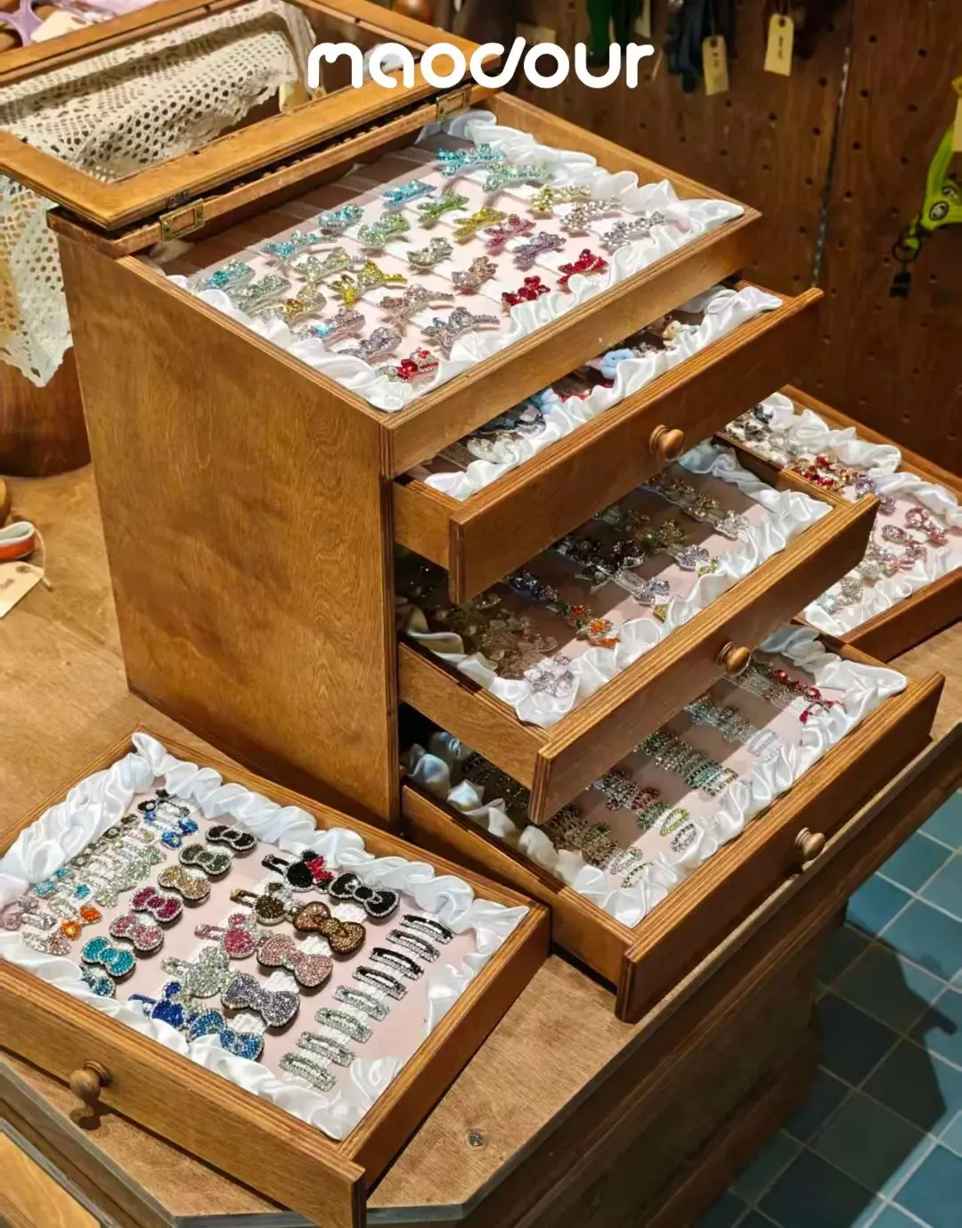 Pet grooming accessory storage cabinet detail