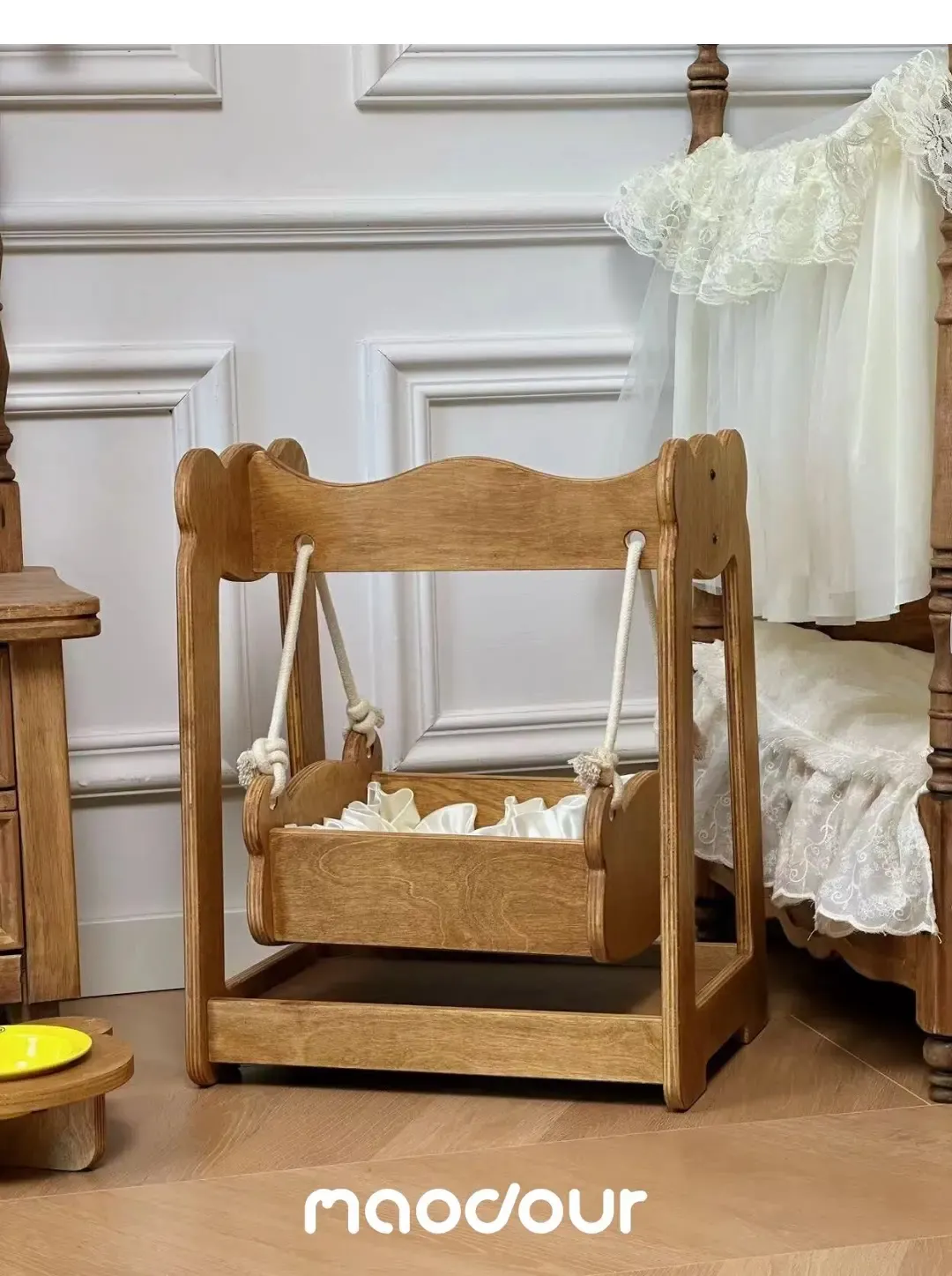 Bear Wooden Pet Swing Bed — construction detail 5