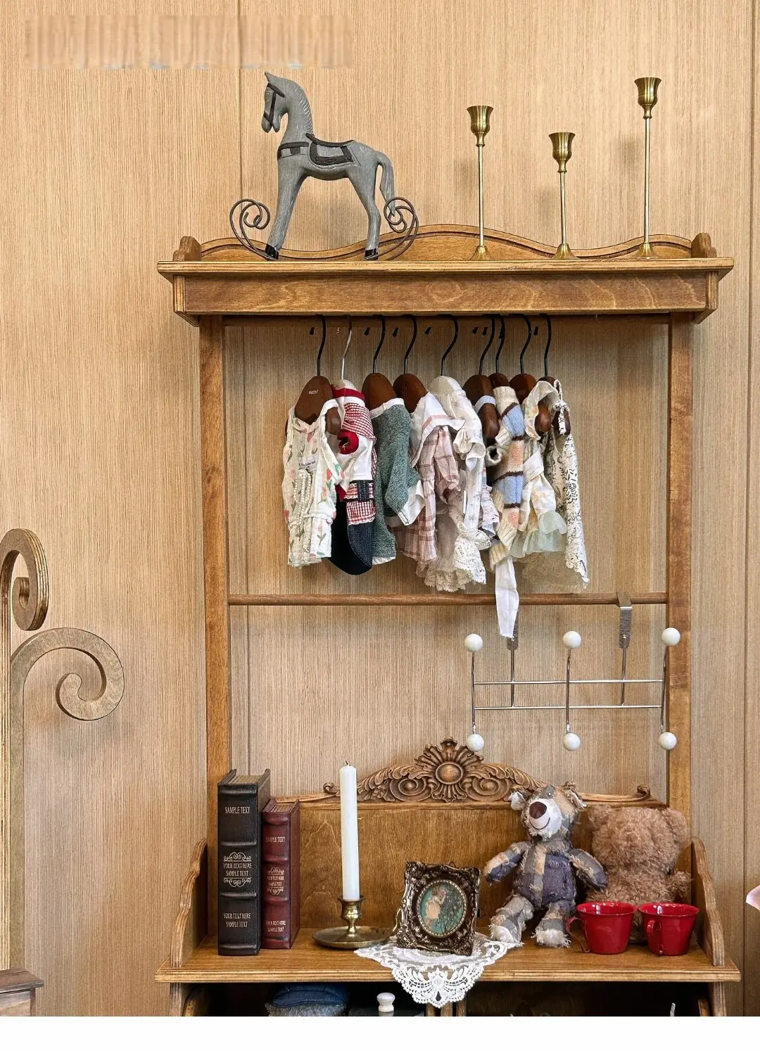 WARDROBE & HANGER