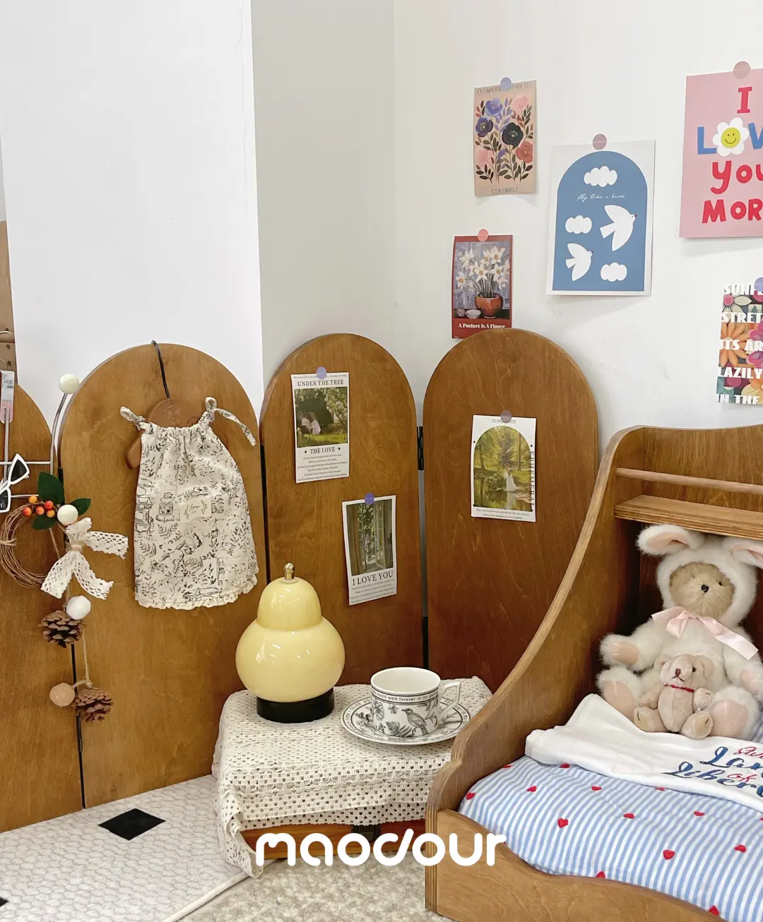Vintage wooden pet screen divider detail 15