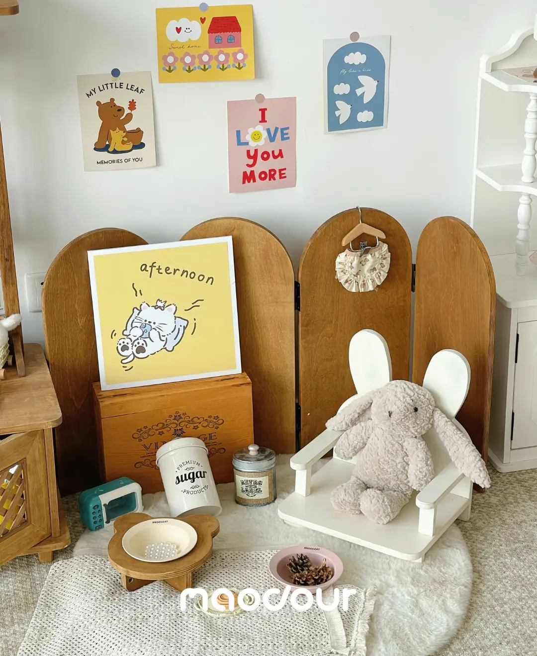Vintage wooden pet screen divider detail 16