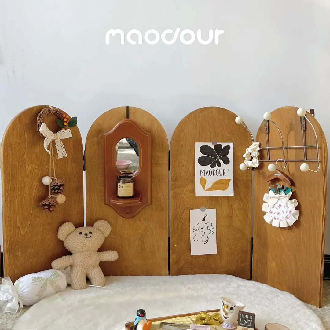 Vintage wooden pet screen divider detail 17