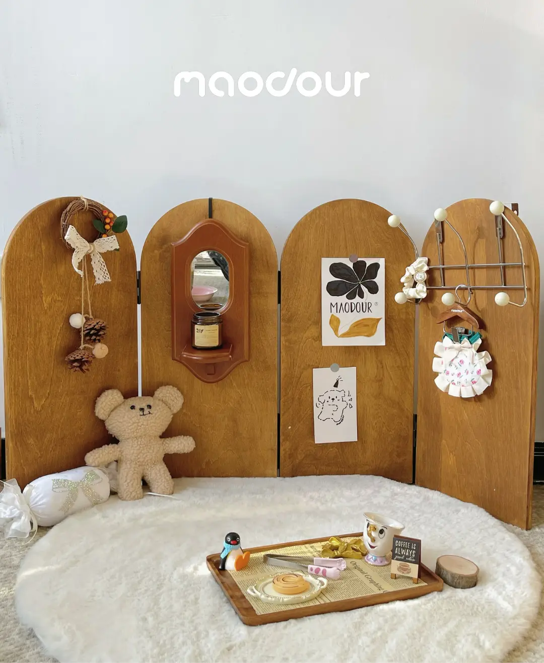 Vintage wooden pet screen divider detail 3