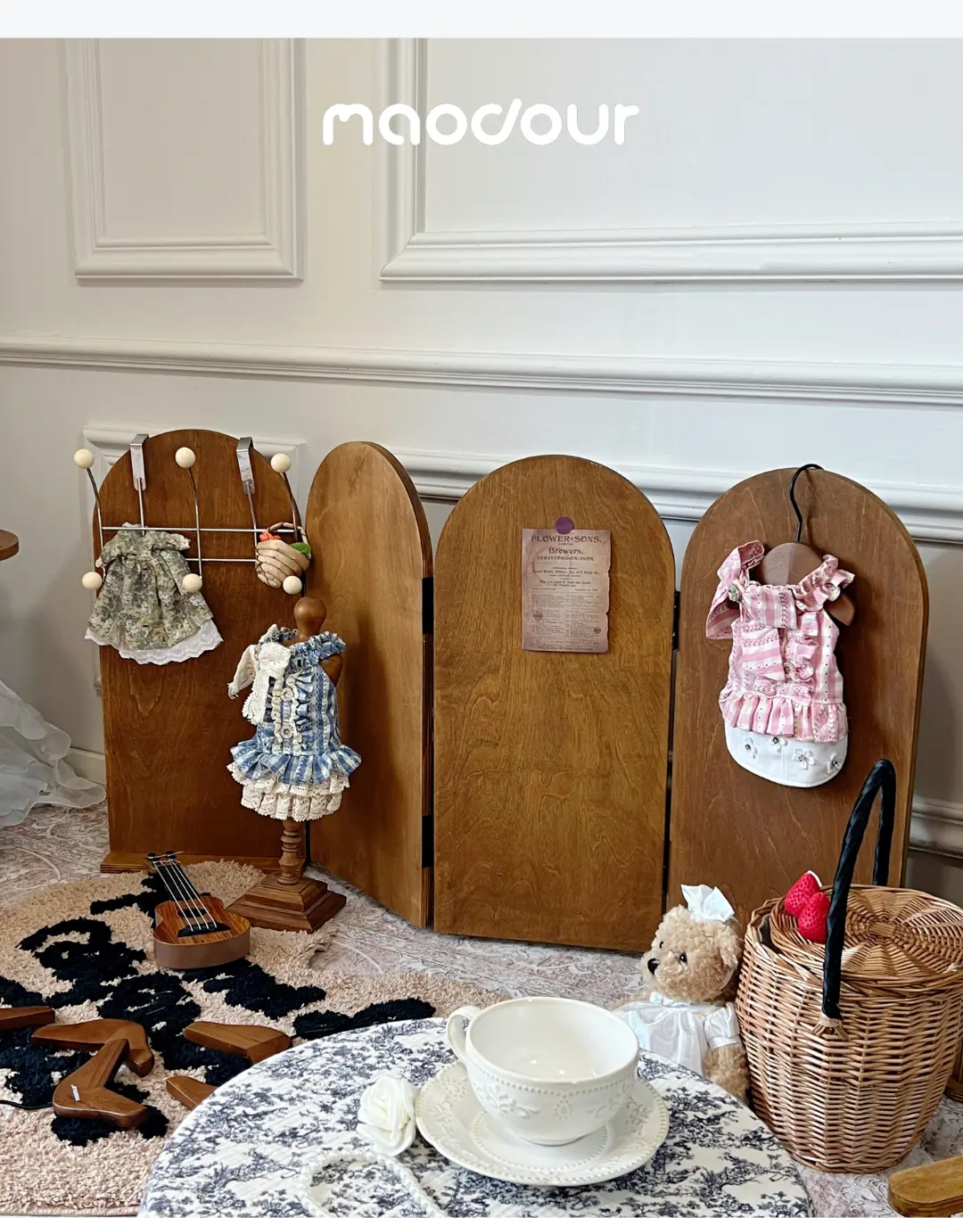 Vintage wooden pet screen divider detail 9