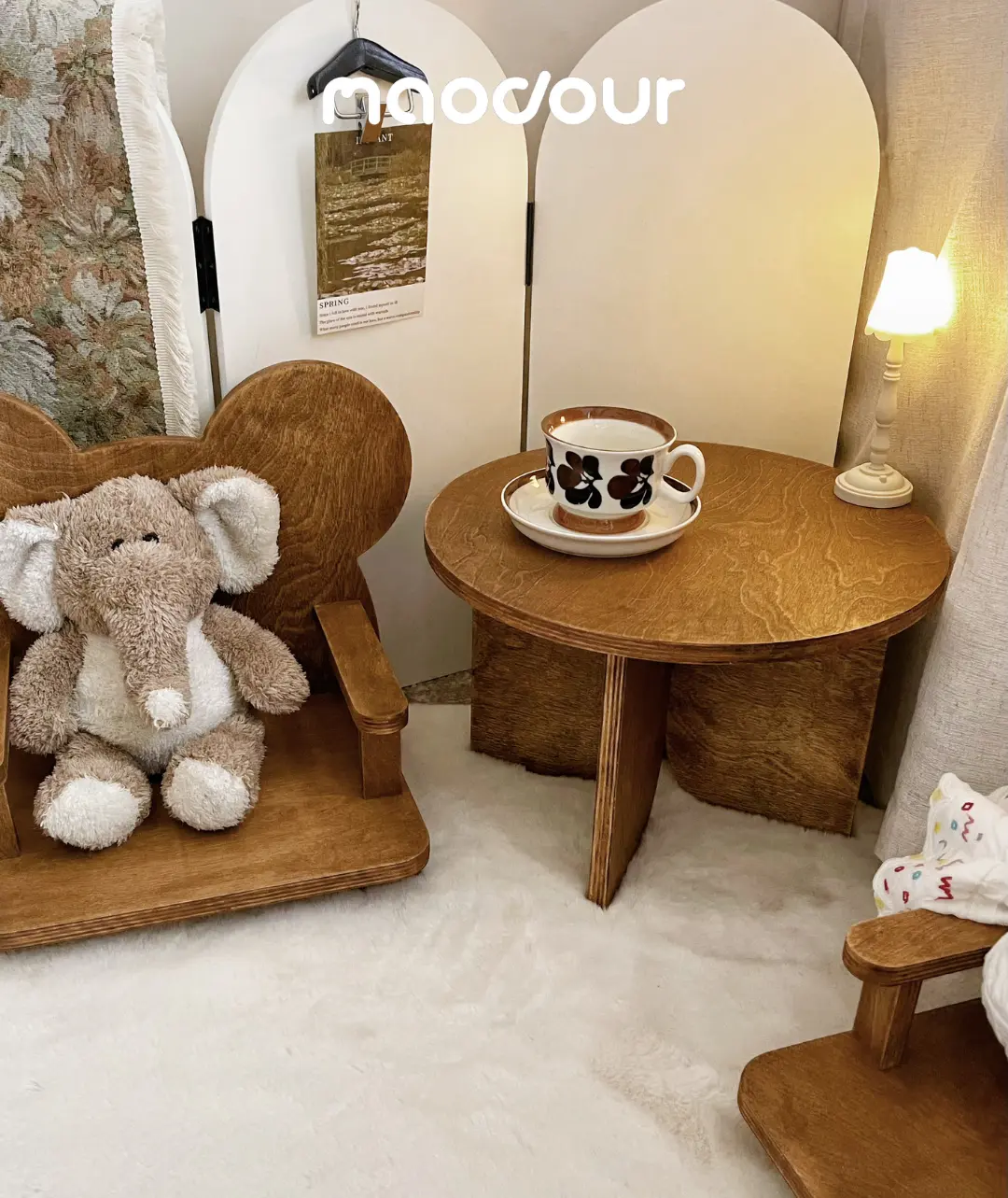 Vintage round pet side table and mini chair detail 10
