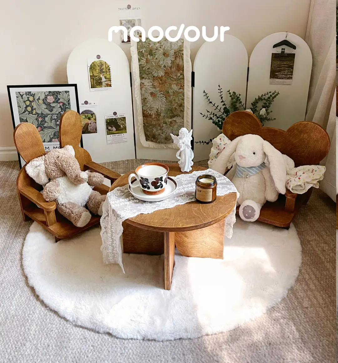 Vintage round pet side table and mini chair detail 2