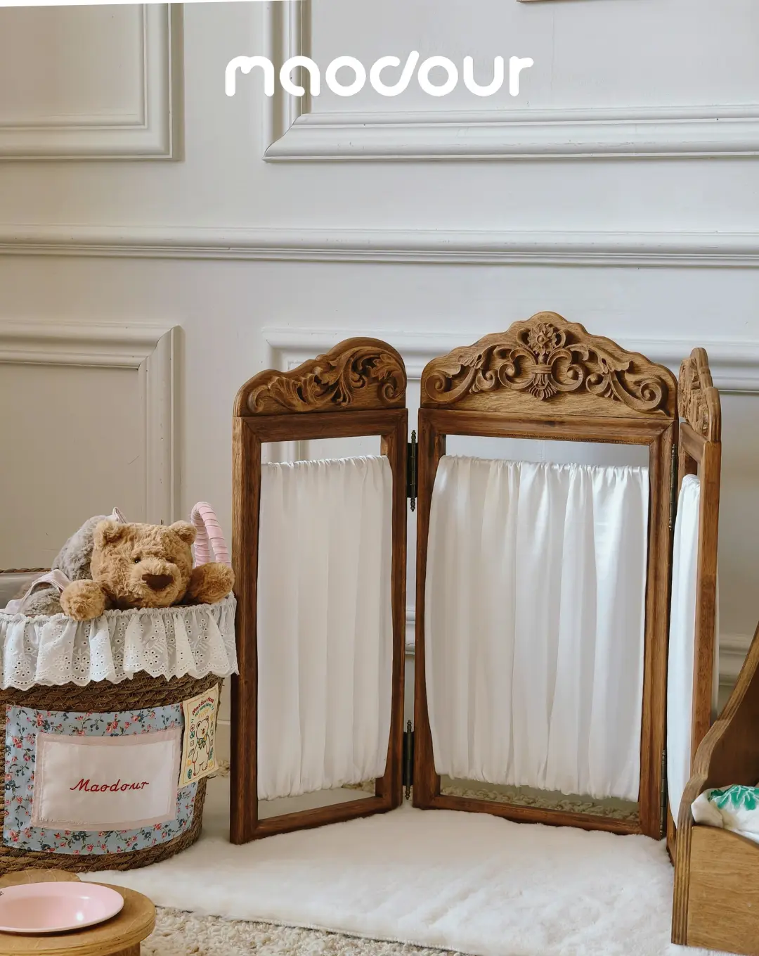 Satin carved folding pet screen divider detail 15