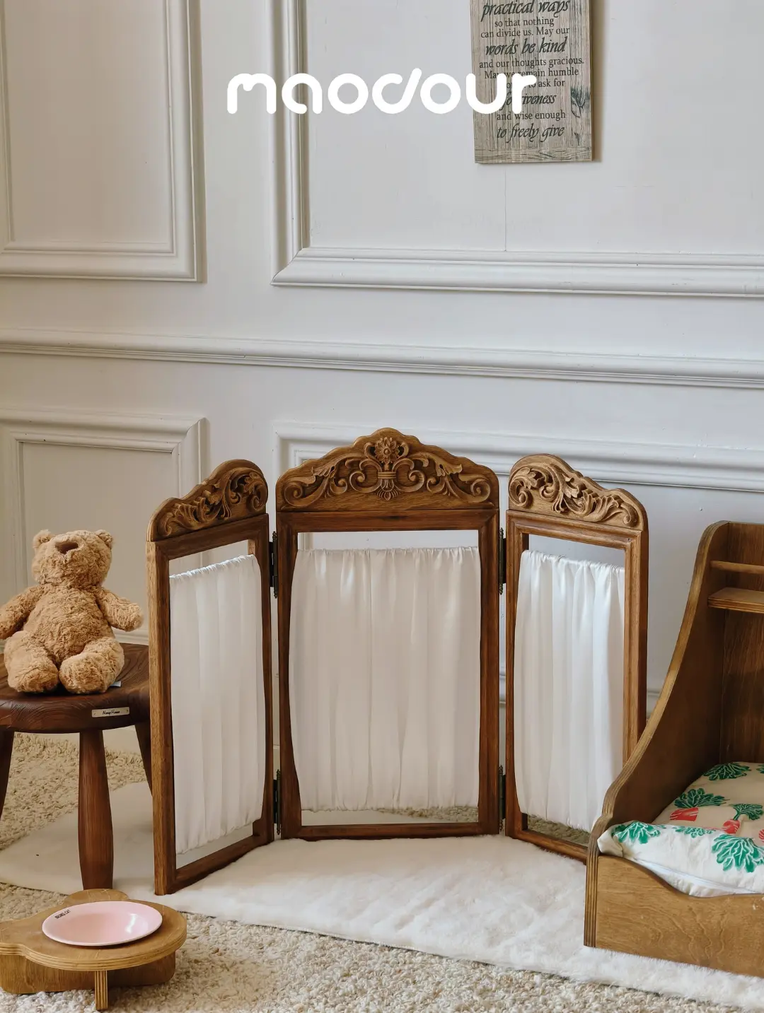 Satin carved folding pet screen divider detail 2
