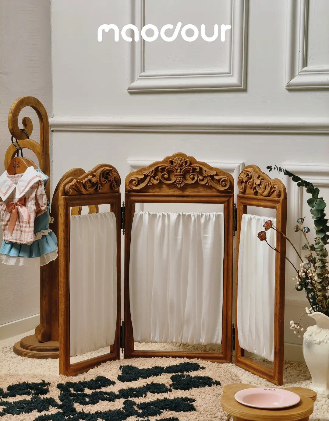 Satin carved folding pet screen divider detail 3