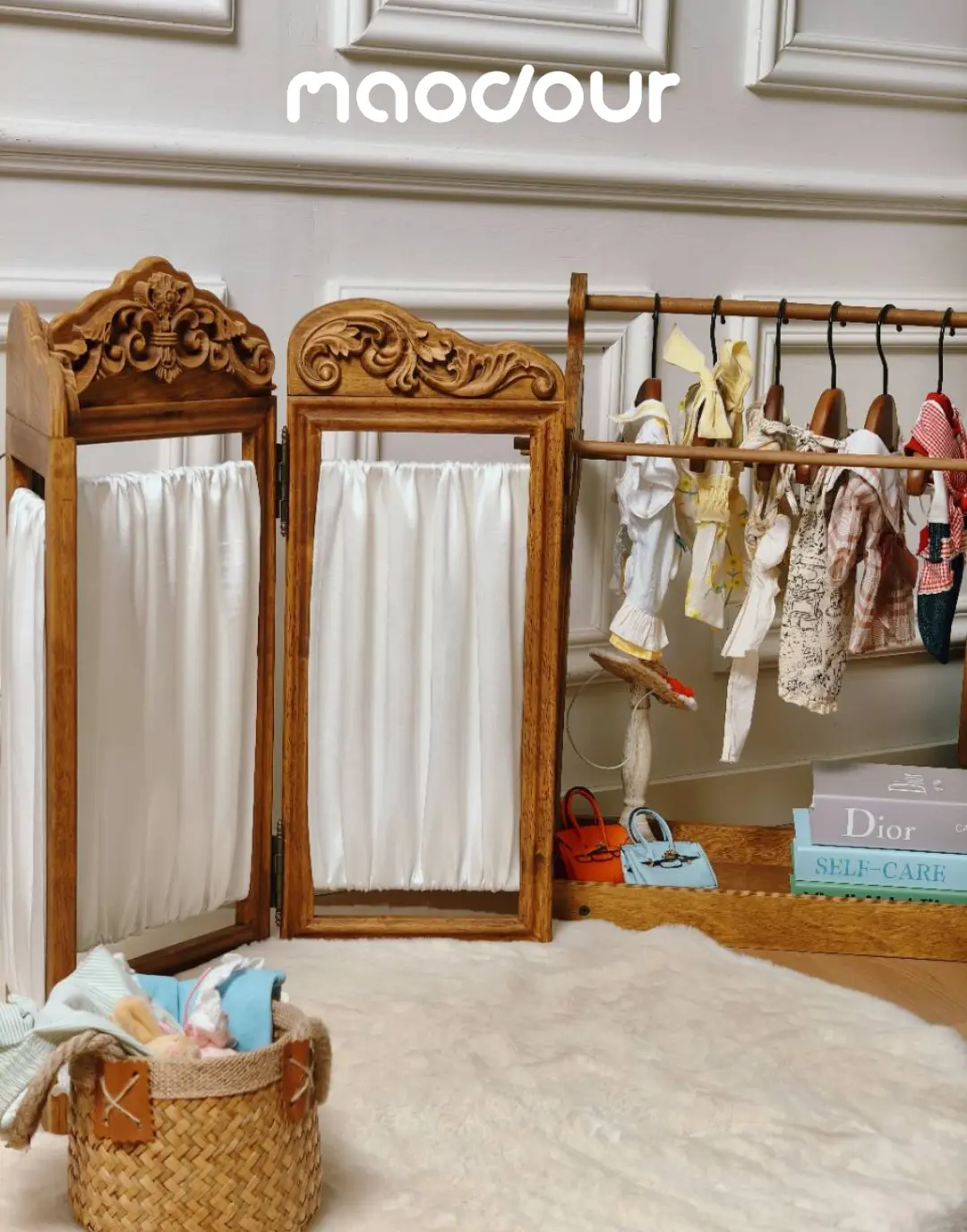 Satin carved folding pet screen divider detail 8