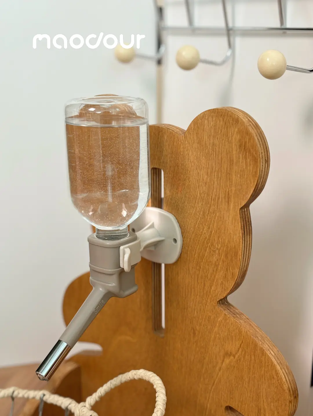 Bear pet water bottle stand detail 5