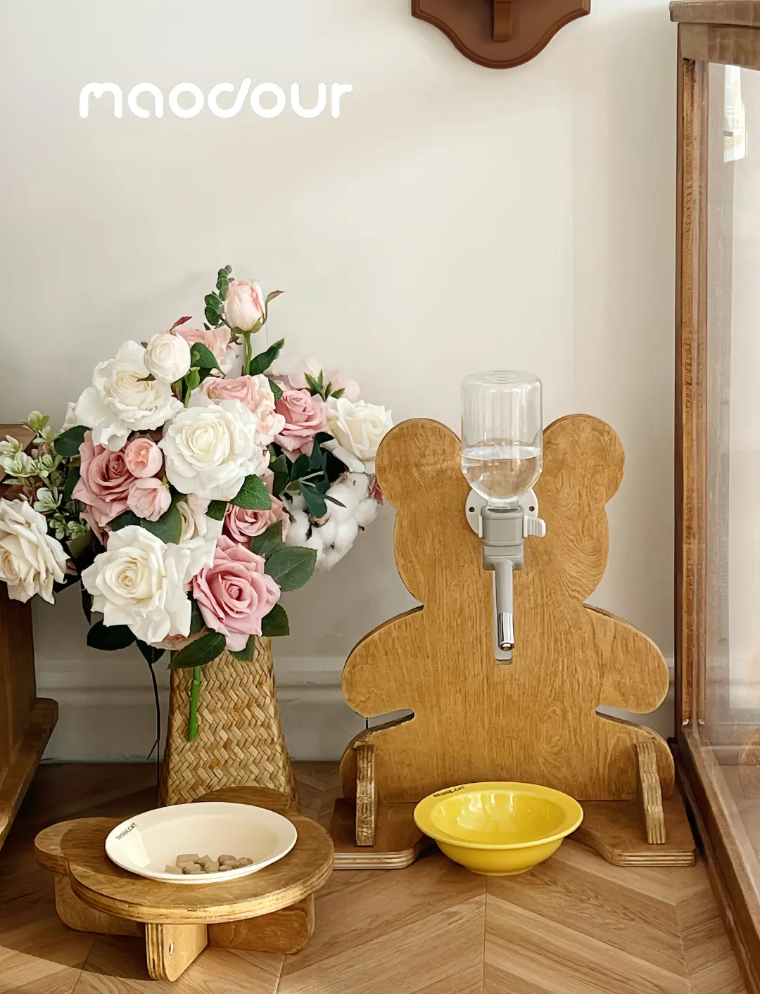 Bear pet water bottle stand detail 6