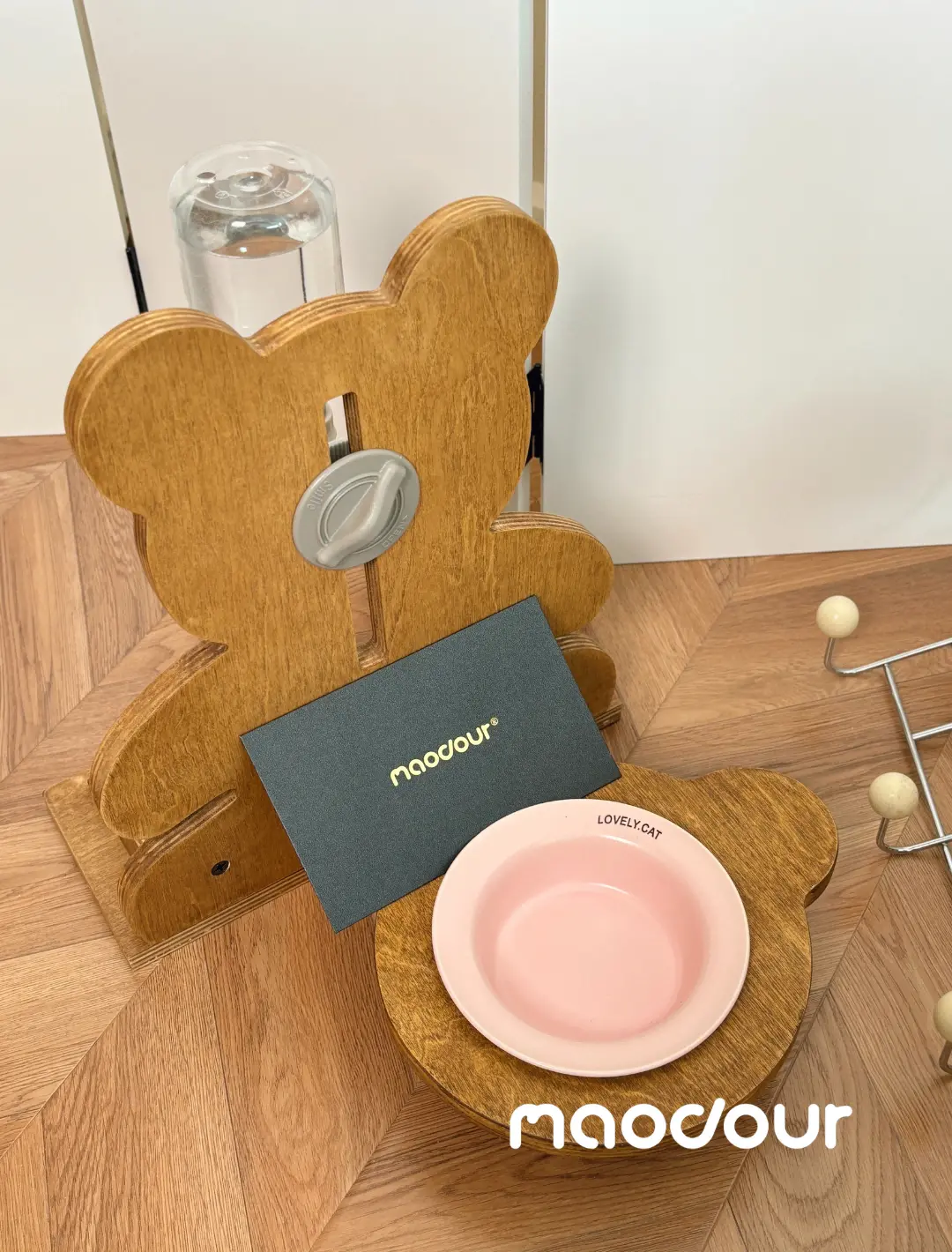 Bear pet water bottle stand detail 7