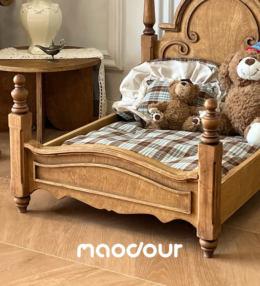Anna princess vintage pet bed detail 10