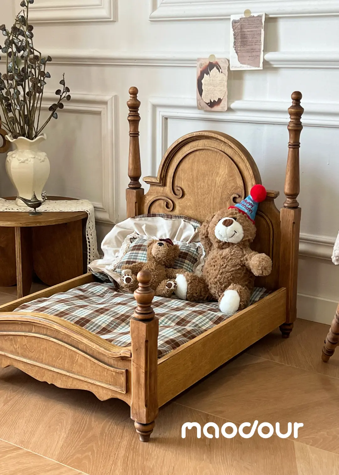 Anna princess vintage pet bed detail 11