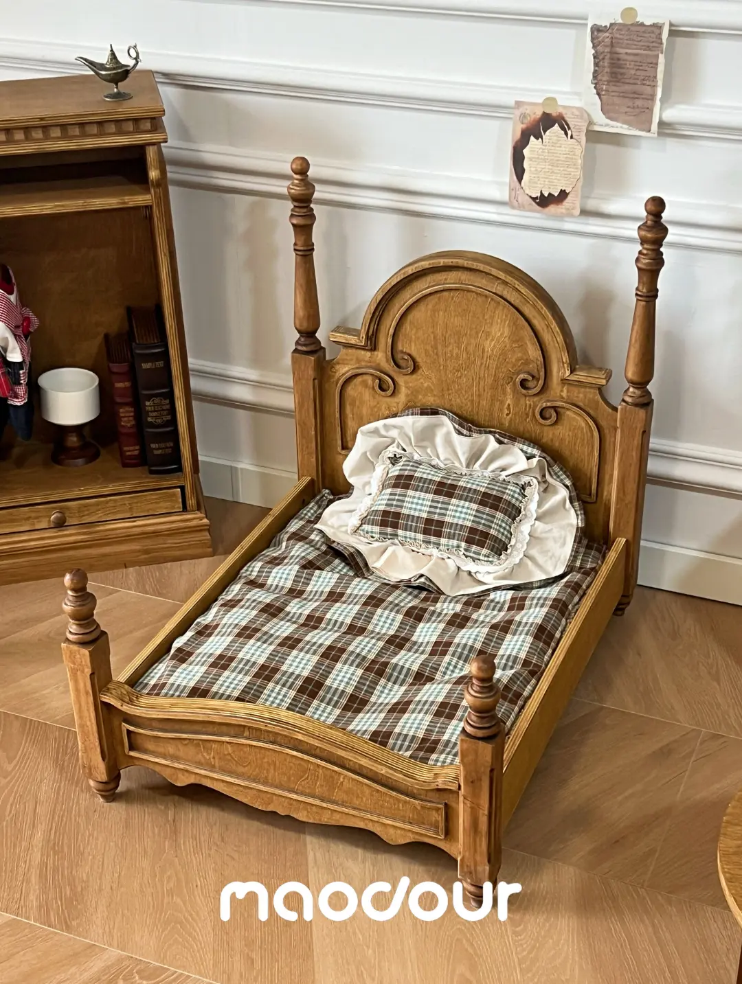 Anna princess vintage pet bed detail 4