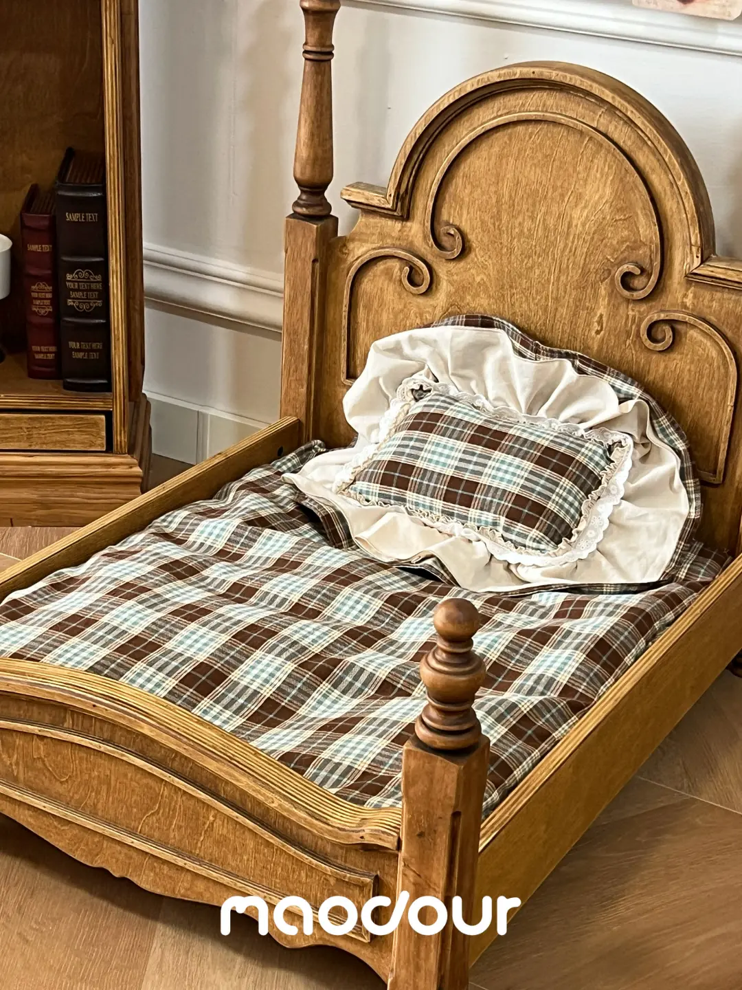 Anna princess vintage pet bed detail 7