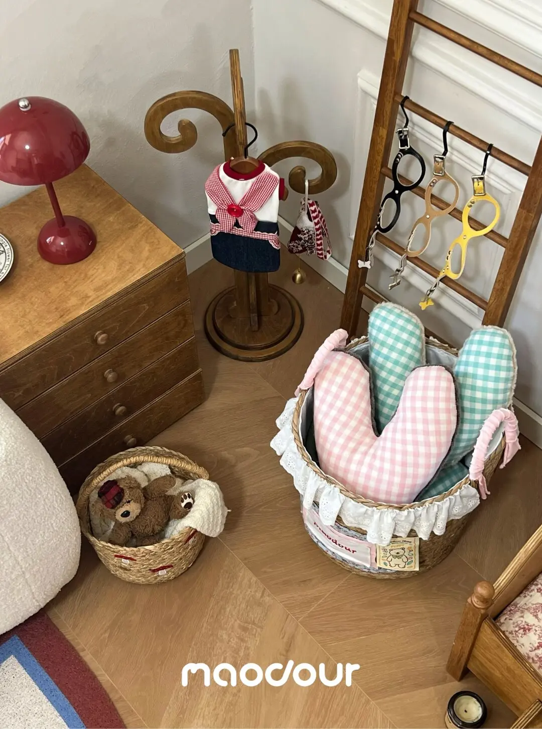 Bear pet storage basket detail 12